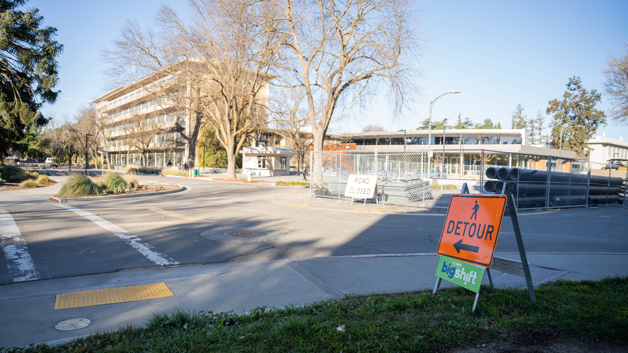 Image of a Big Shift detour sign at an empty intersection on California Ave