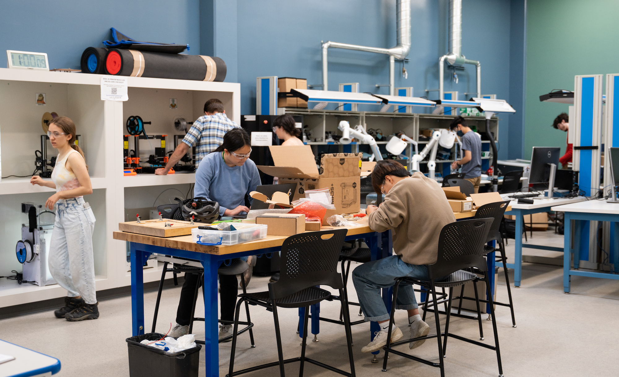 Group of students working in the Diane Bryant Engineering Student Design Center
