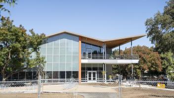exterior of latitude dining commons uc davis