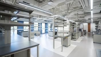 Large, new lab in the Chemistry Building