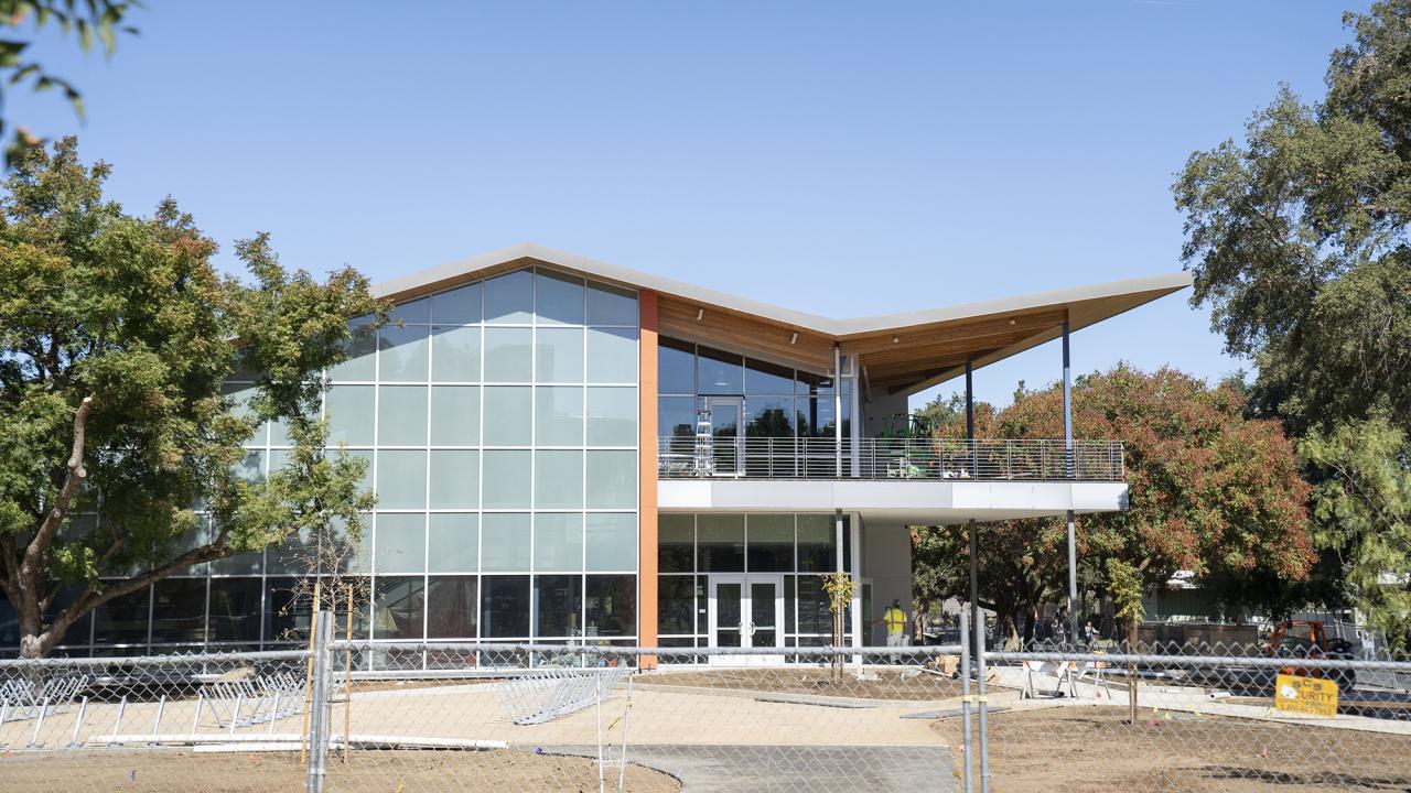 exterior of latitude dining commons uc davis