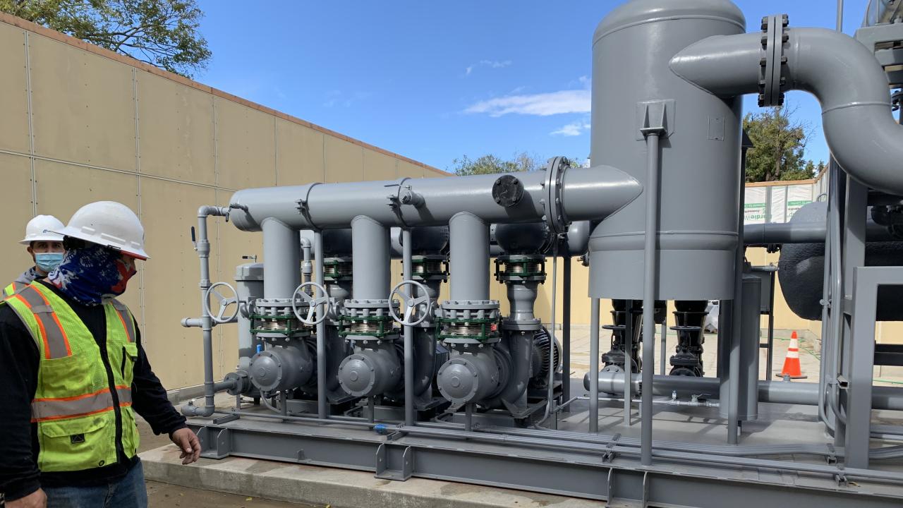 Hot water heat exchanger installed in a temporary building