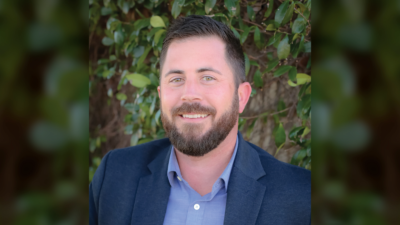 Headshot of Justin Hall
