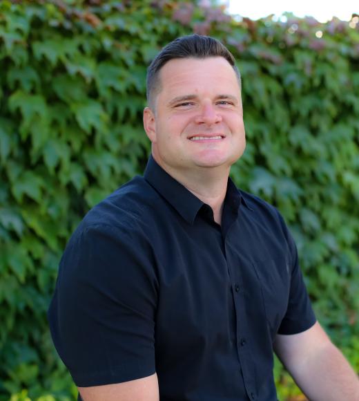 portrait of Aaron Knapek